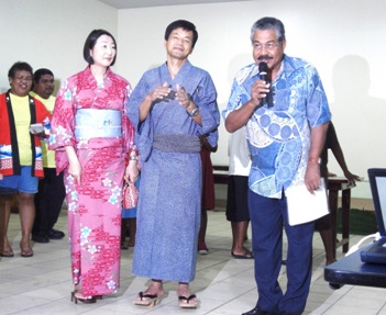 トリビオン大統領と大使夫妻